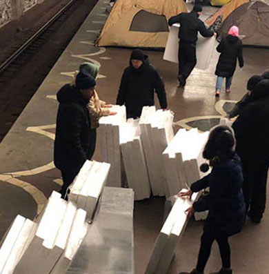 March 15, 2022 HELP PEOPLE FORCED TO BE IN THE METRO AT KIEVSKAYA STATION!