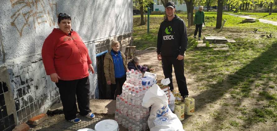 26.04.2022 ГУМАНИТАРНАЯ ПОМОЩЬ ДЛЯ ЖИТЕЛЕЙ ДОМА ПО УЛ. БУЧМЫ, Г. ХАРЬКОВ!