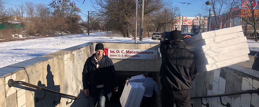 15.03.2022 L’AIDE AUX GENS OBLIGÉS DE RESTER AU MÉTRO À LA LIGNE DE MASELSKY!